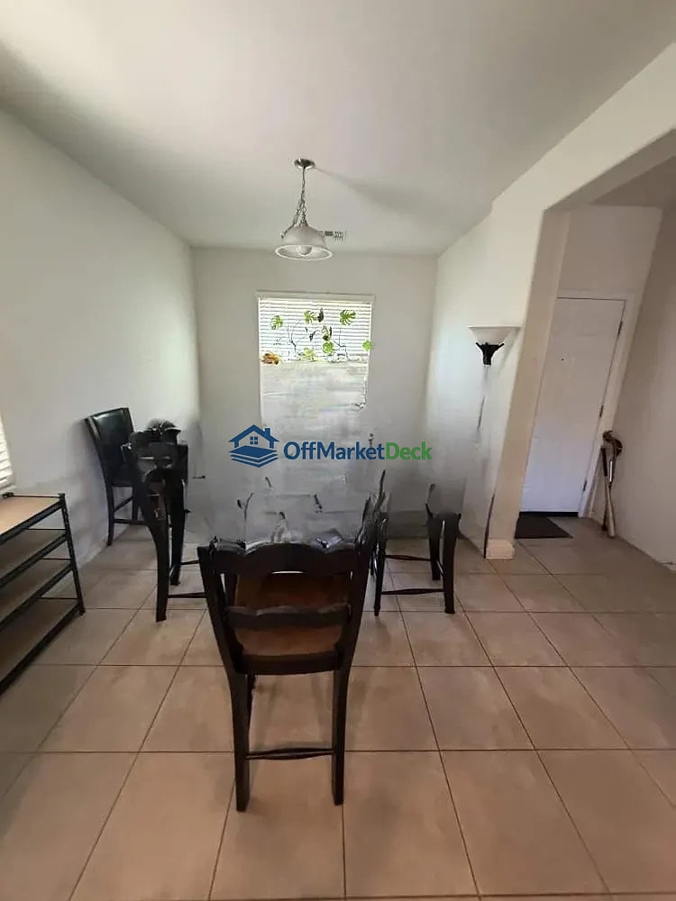 Off-market house in San Tan Valley, Arizona — 4 beds, 2.5 baths, $299,990 — photo 3 of 8