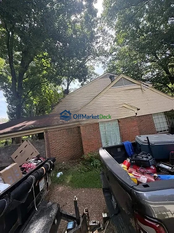 Off-market house in Memphis, Tennessee — 4 beds, 2 baths, $129,900 — photo 5 of 8