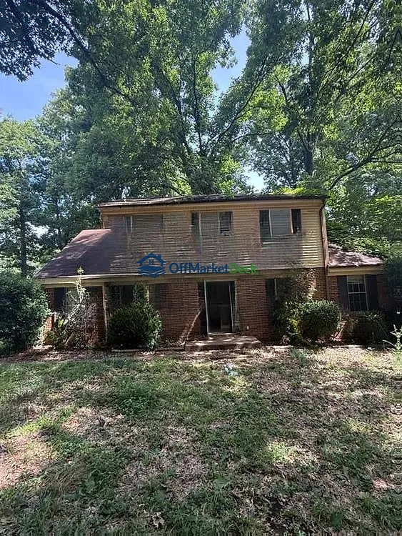 Off-market house in Memphis, Tennessee — 4 beds, 2 baths, $129,900 — photo 2 of 8