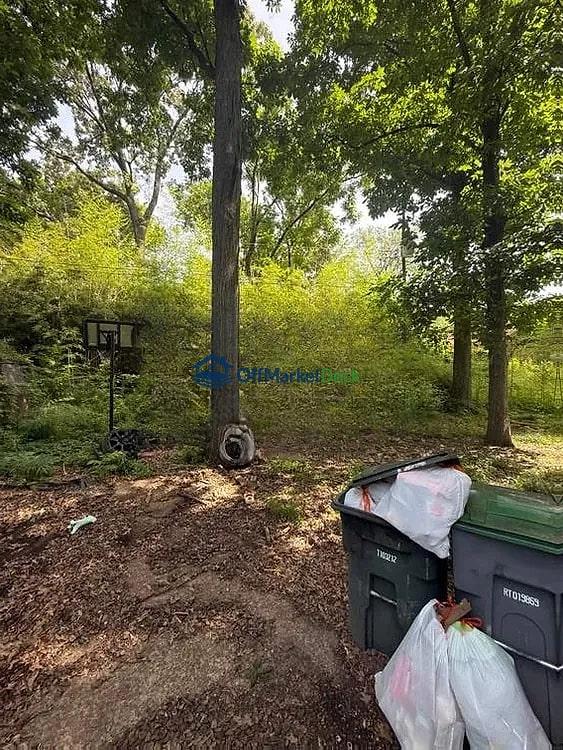 Off-market house in Memphis, Tennessee — 4 beds, 2 baths, $129,900 — photo 7 of 8
