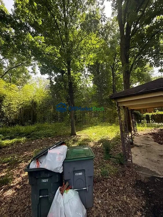 Off-market house in Memphis, Tennessee — 4 beds, 2 baths, $129,900 — photo 8 of 8