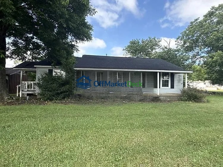 Off-market house in Boaz, Alabama — 3 beds, 1 bath, $67,250 - Blurred background Image