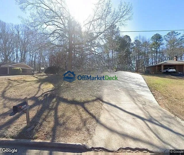 Off-market house in Douglasville, Georgia — 4 beds, 2 baths, $173,000 — photo 3 of 3