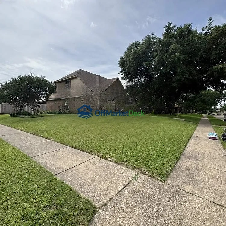 Off-market house in Garland, Texas — 3 beds, 2.5 baths, $254,990 — photo 4 of 8