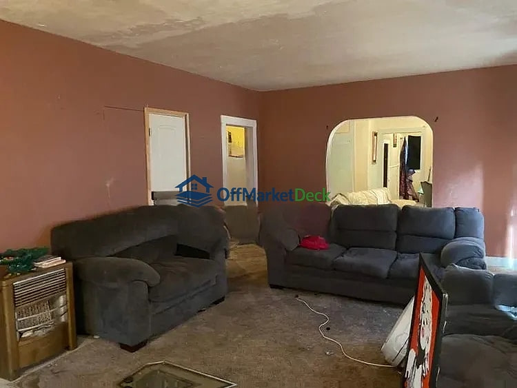 Off-market house in Dallas, Texas — 3 beds, 2.5 baths, $100,000 — photo 8 of 8