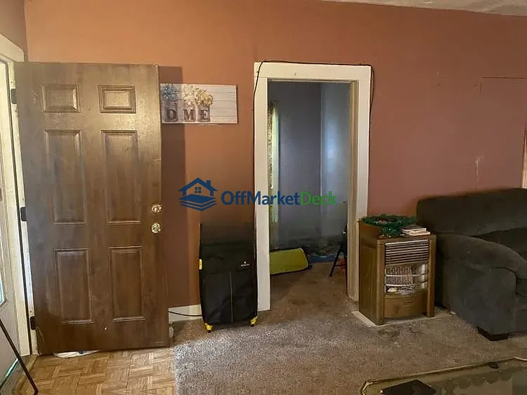Off-market house in Dallas, Texas — 3 beds, 2.5 baths, $100,000 — photo 5 of 8