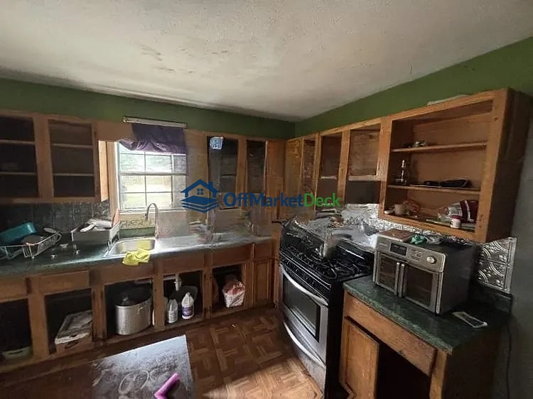 Off-market house in Jackson, Mississippi — 3 beds, 1 bath, $57,000 — photo 7 of 8