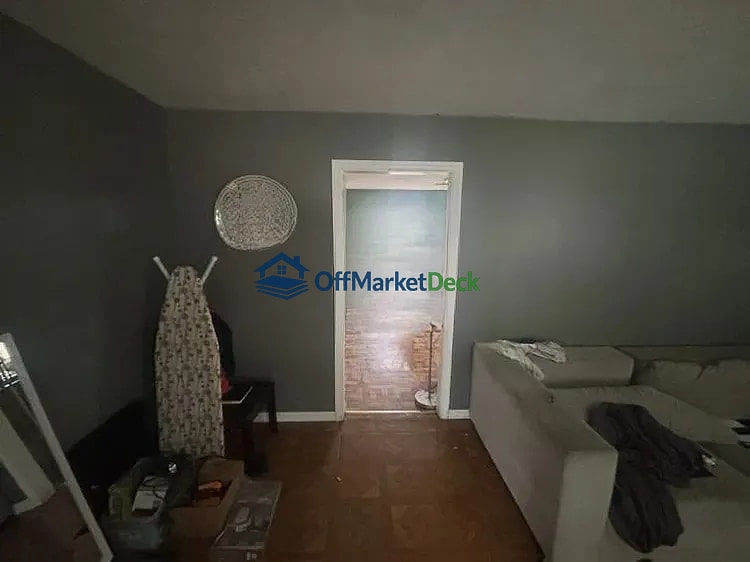 Off-market house in Jackson, Mississippi — 3 beds, 1 bath, $57,000 — photo 3 of 8