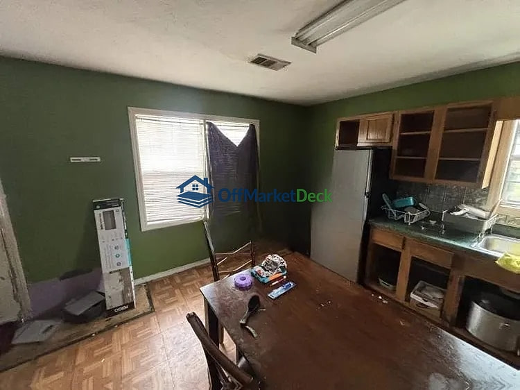Off-market house in Jackson, Mississippi — 3 beds, 1 bath, $57,000 — photo 5 of 8