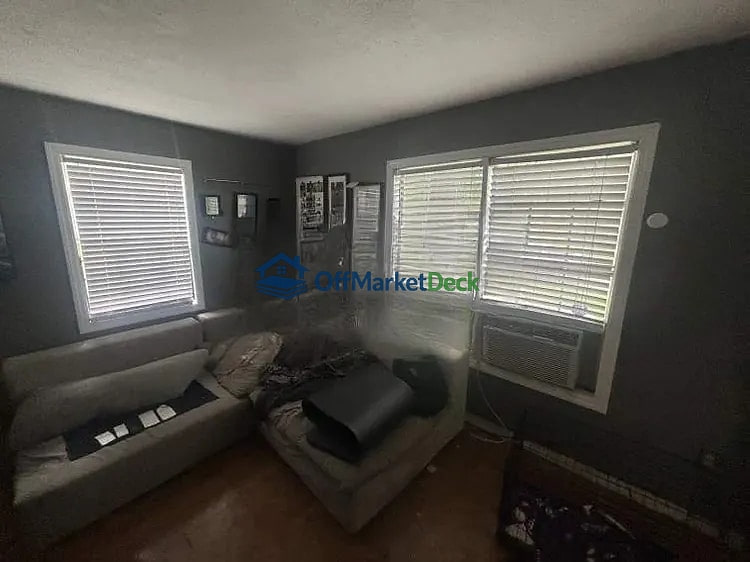 Off-market house in Jackson, Mississippi — 3 beds, 1 bath, $57,000 - Blurred background Image