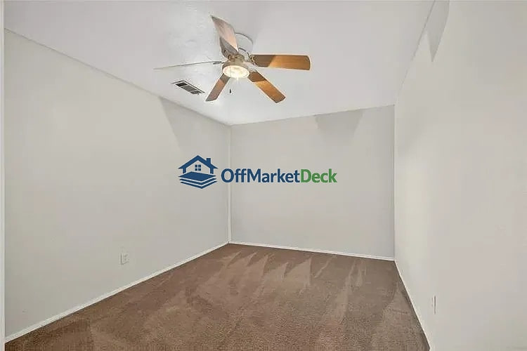 Off-market house in Baytown, Texas — 3 beds, 2.5 baths, $178,000 — photo 8 of 8