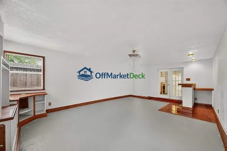 Off-market house in Baytown, Texas — 3 beds, 2.5 baths, $178,000 — photo 5 of 8