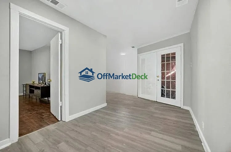 Off-market house in Dallas, Texas — 6 beds, 3 baths, $299,990 — photo 6 of 8