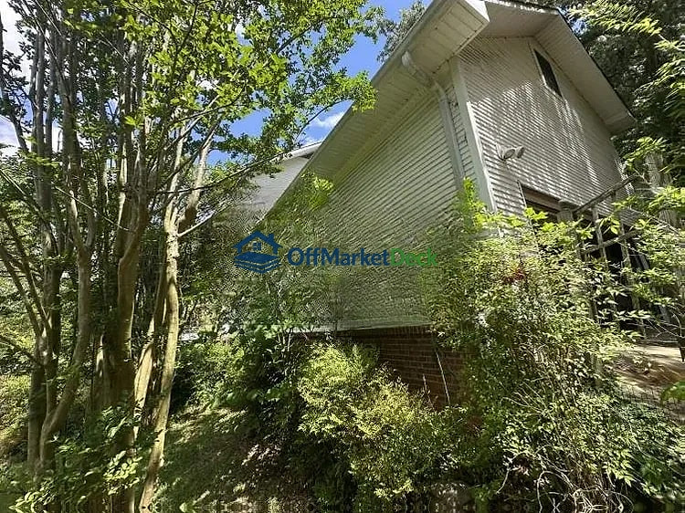 Off-market house in Madison, Mississippi — 5 beds, 2.5 baths, $247,000 — photo 3 of 8