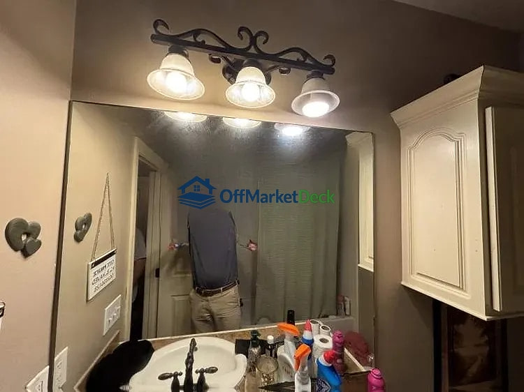 Off-market house in Brandon, Mississippi — 3 beds, 2 baths, $215,000 — photo 8 of 8