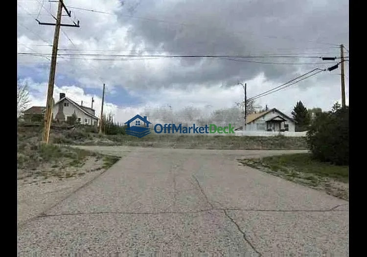 Off-market house in Kremmling, Colorado — 2 beds, 1 bath, $150,000 — photo 5 of 8
