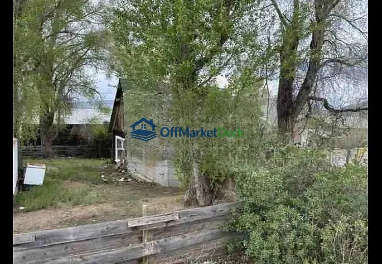 Off-market house in Kremmling, Colorado — 2 beds, 1 bath, $150,000 — photo 4 of 8
