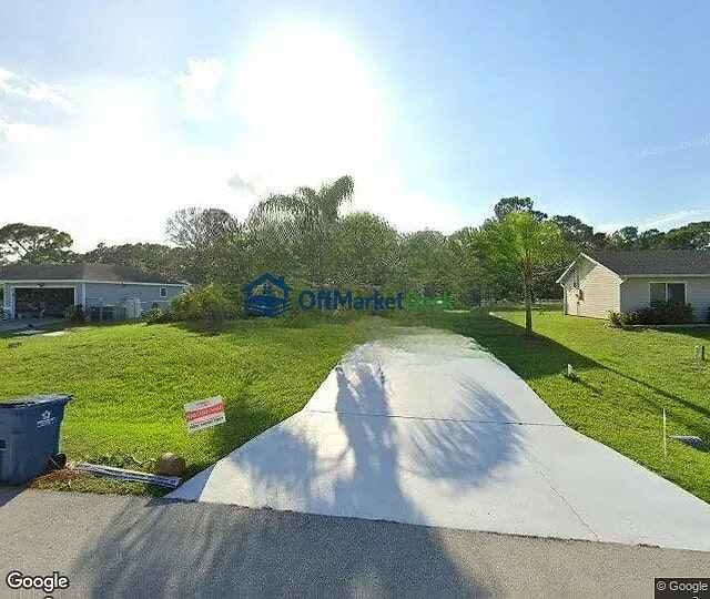 Off-market house in Palm Bay, Florida — 3 beds, 2 baths, $225,000 — photo 2 of 3