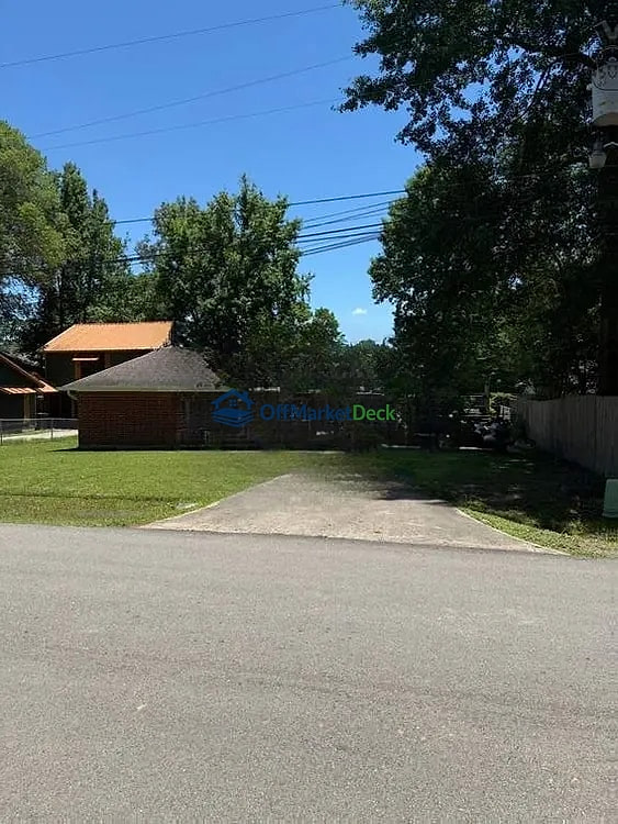 Off-market house in Montgomery, Texas — 3 beds, 2 baths, $157,500 — photo 4 of 8