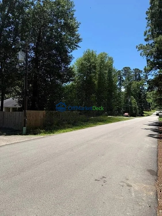 Off-market house in Montgomery, Texas — 3 beds, 2 baths, $157,500 — photo 3 of 8