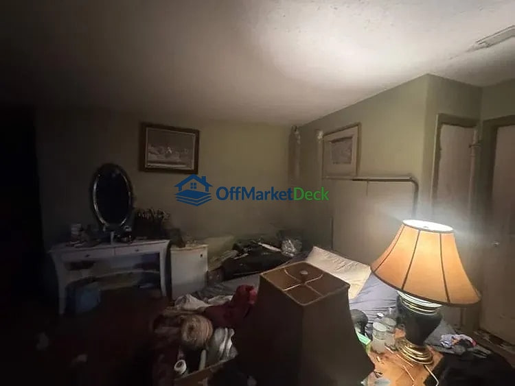 Off-market house in Greenfield, Indiana — 3 beds, 2 baths, $170,000 — photo 4 of 8
