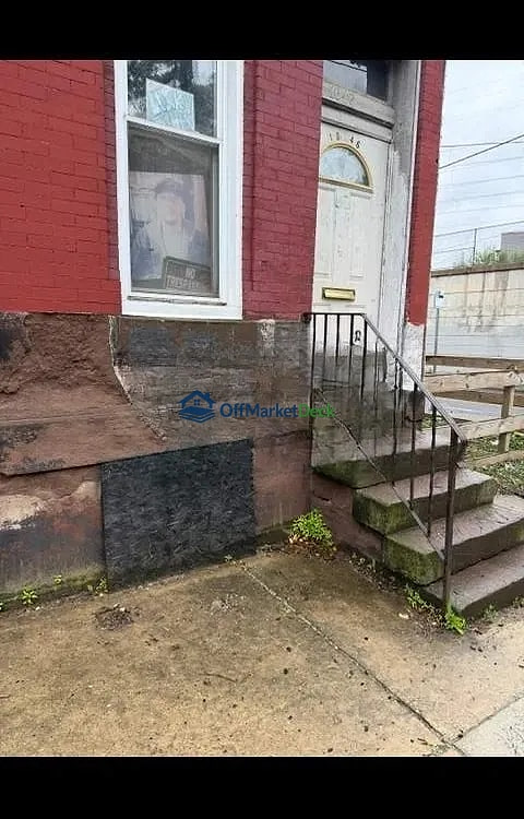 Off-market house in Philadelphia, Pennsylvania — 3 beds, 2 baths, $99,850 — photo 4 of 8