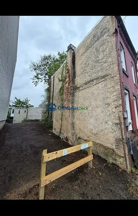 Off-market house in Philadelphia, Pennsylvania — 3 beds, 2 baths, $99,850 — photo 7 of 8