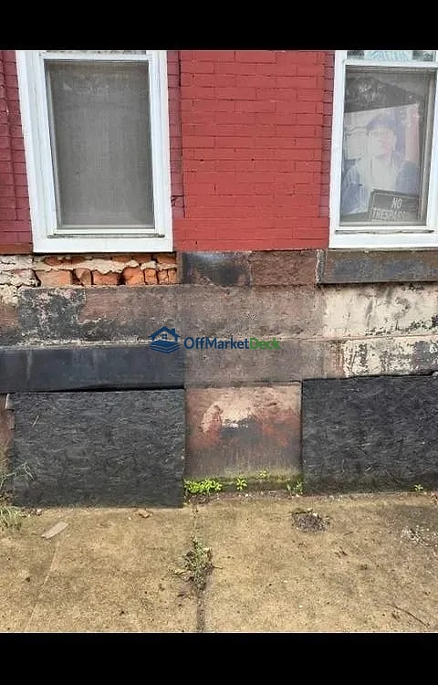 Off-market house in Philadelphia, Pennsylvania — 3 beds, 2 baths, $99,850 — photo 2 of 8