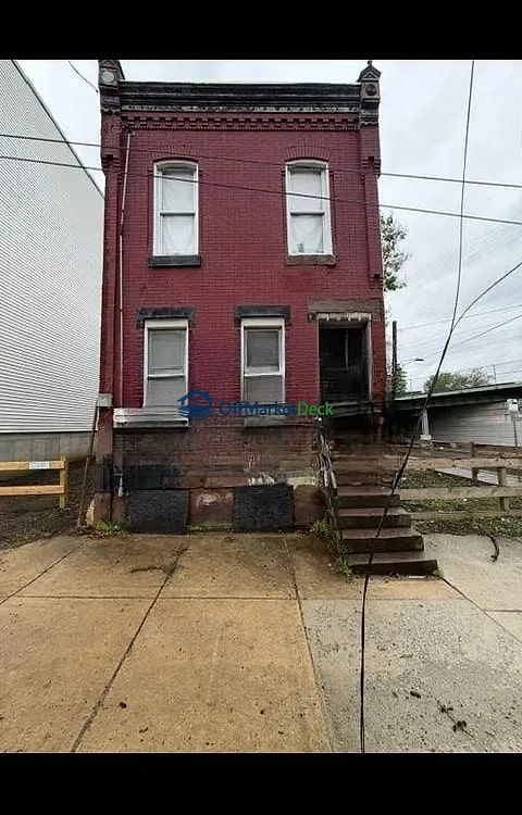 Off-market house in Philadelphia, Pennsylvania — 3 beds, 2 baths, $99,850