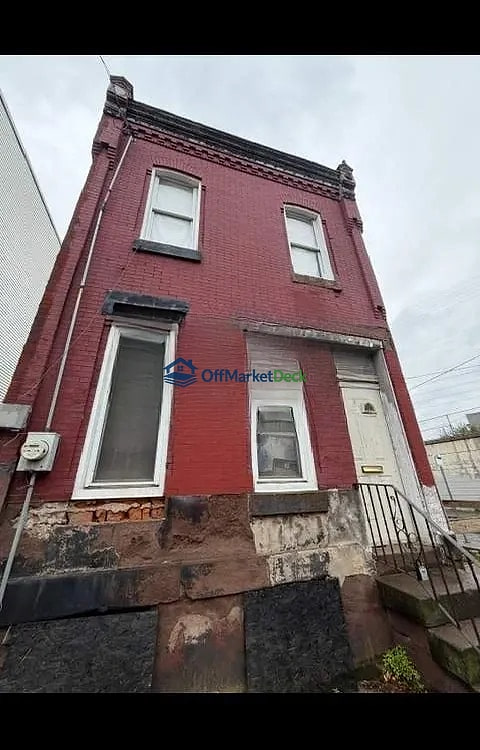 Off-market house in Philadelphia, Pennsylvania — 3 beds, 2 baths, $99,850 — photo 6 of 8