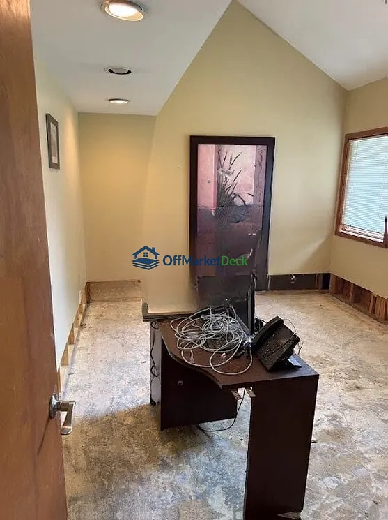 Off-market condo in Cherry Hill Township, New Jersey — 2 beds, 2 baths, $175,000 — photo 4 of 8