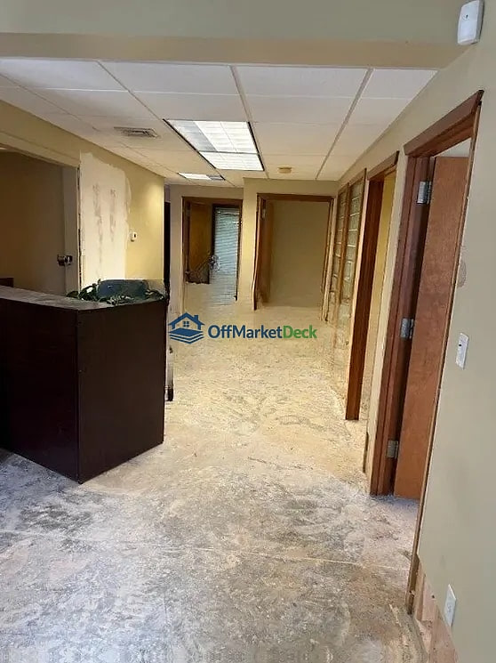 Off-market condo in Cherry Hill Township, New Jersey — 2 beds, 2 baths, $175,000 — photo 7 of 8