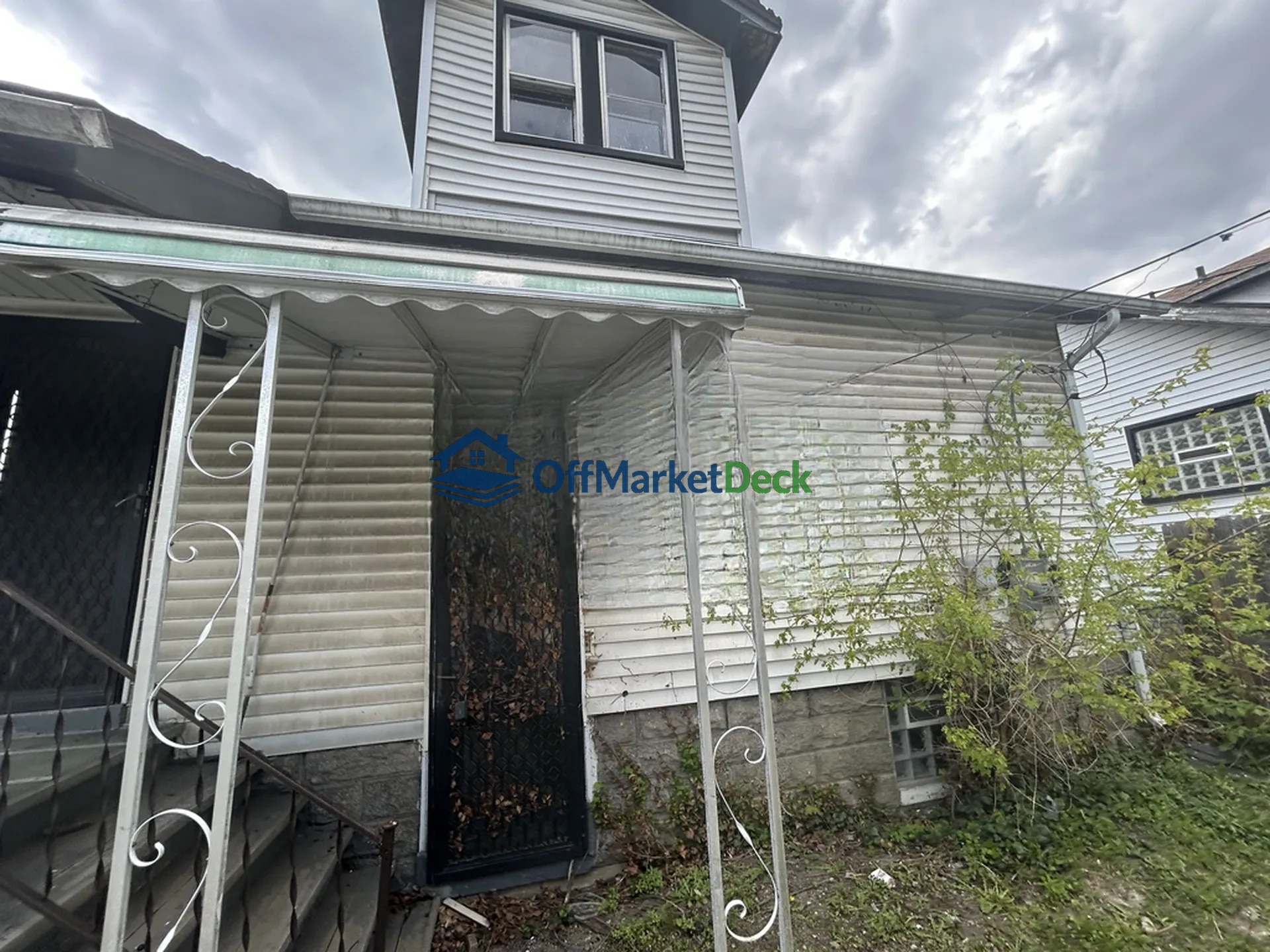 Off-market house in Detroit, Michigan — 3 beds, 3 baths, $32,000 — photo 4 of 7