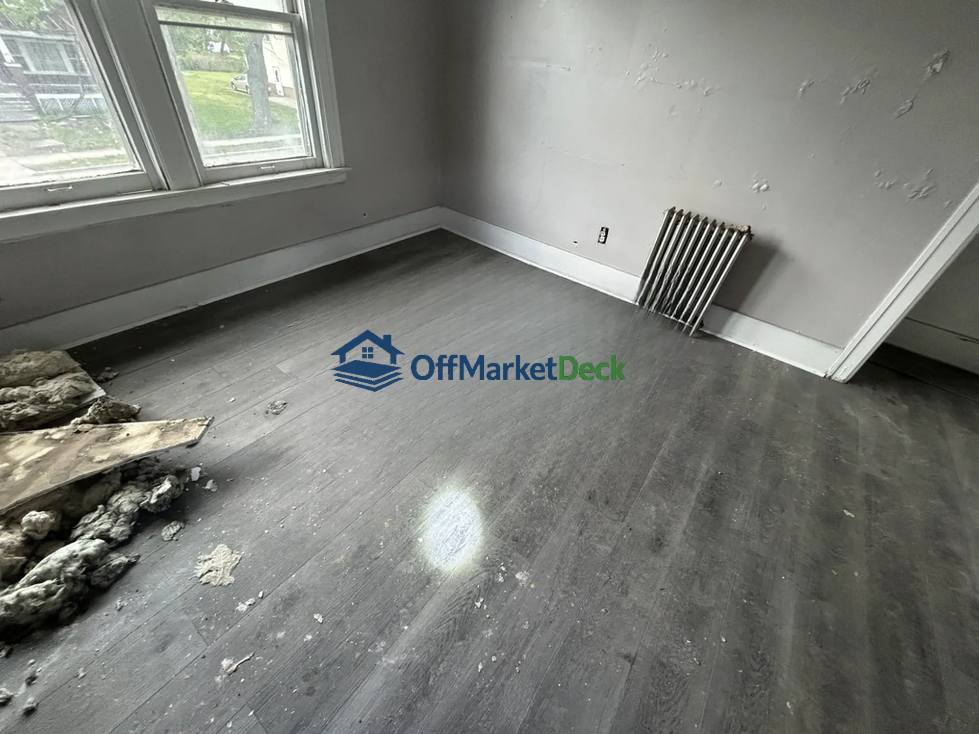 Off-market house in Detroit, Michigan — 3 beds, 3 baths, $32,000 — photo 2 of 7