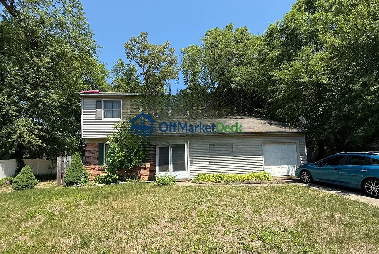 Off-market house in Burlington, New Jersey — 5 beds, 1.5 baths, $375,000