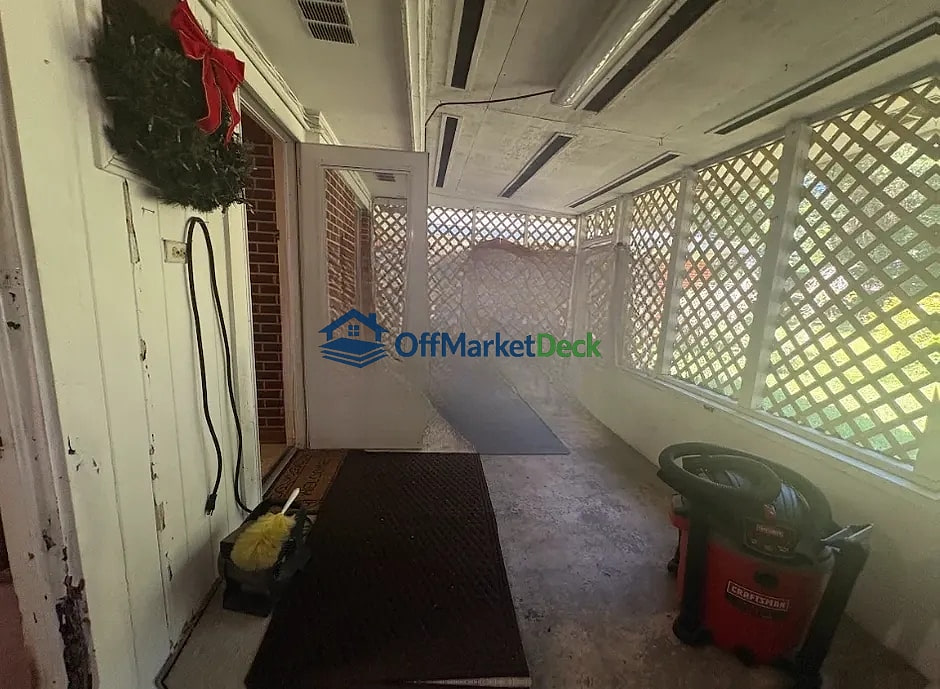 Off-market house in Biloxi, Mississippi — 3 beds, 2 baths, $149,900 — photo 2 of 8