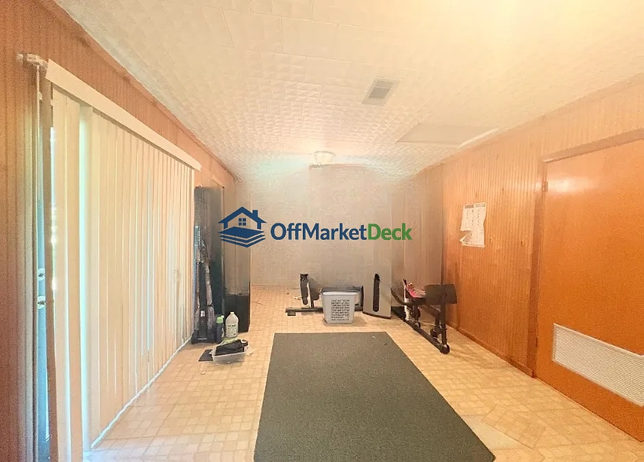 Off-market house in Biloxi, Mississippi — 3 beds, 2 baths, $149,900 — photo 4 of 8