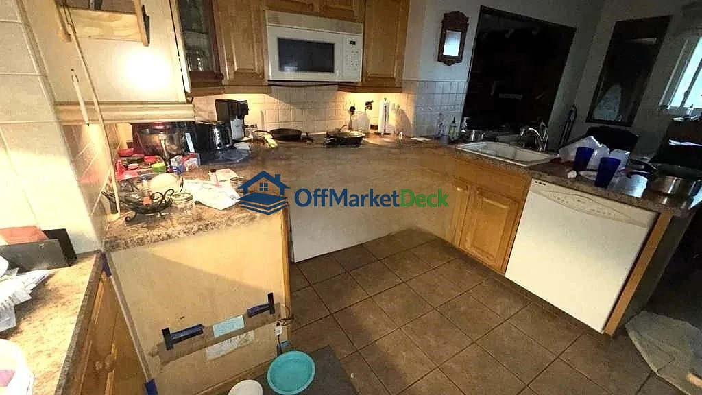 Off-market house in Lincoln Park, Michigan — 3 beds, 2 baths, $103,900 — photo 7 of 8