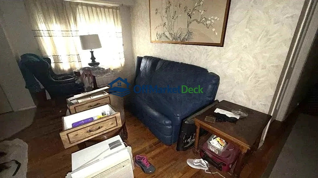 Off-market house in Lincoln Park, Michigan — 3 beds, 2 baths, $103,900 — photo 6 of 8