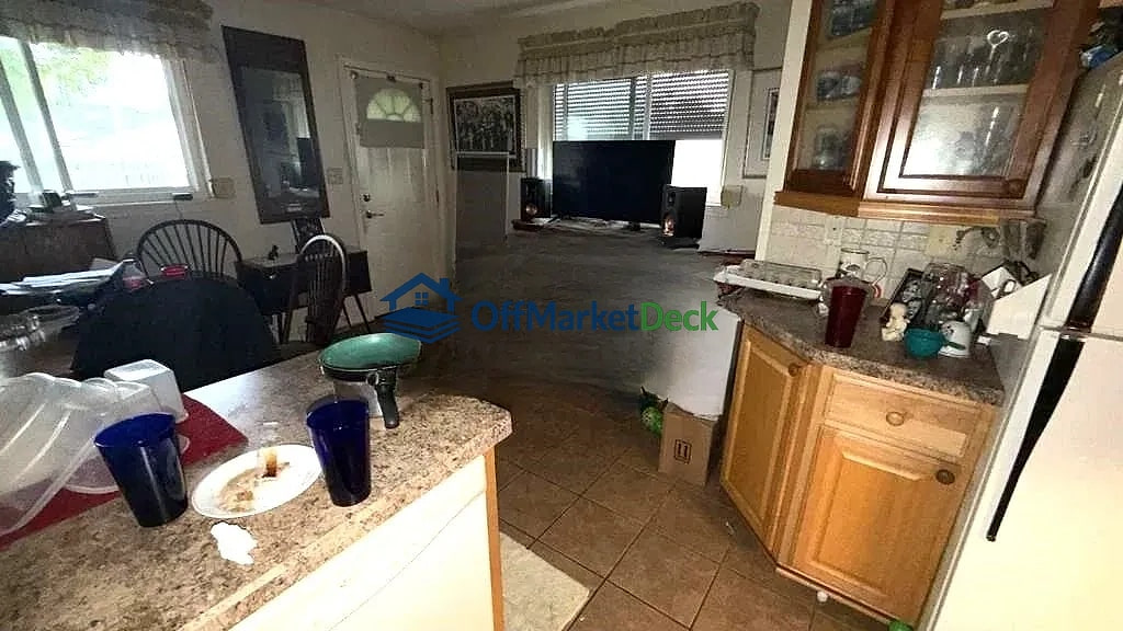 Off-market house in Lincoln Park, Michigan — 3 beds, 2 baths, $103,900 — photo 8 of 8