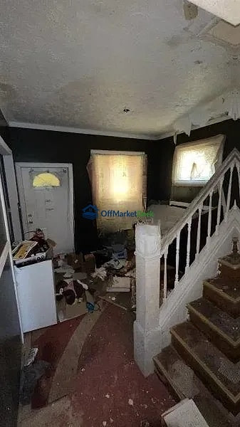 Off-market house in Cleveland, Ohio — 4 beds, 1 bath, $19,000 — photo 5 of 8
