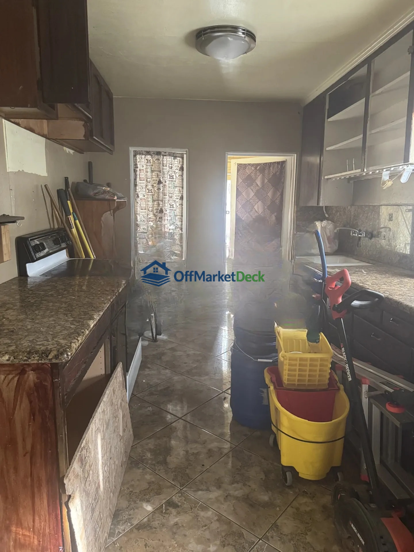 Off-market house in Mesa, Arizona — 3 beds, 2 baths, $299,990 — photo 3 of 8
