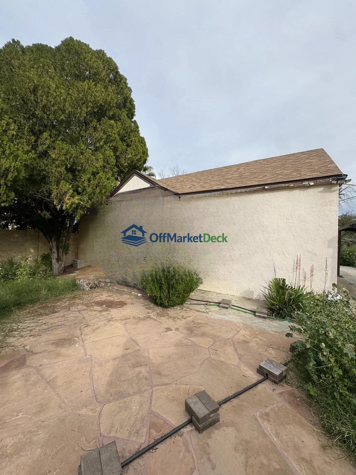 Off-market house in Mesa, Arizona — 3 beds, 2 baths, $299,990