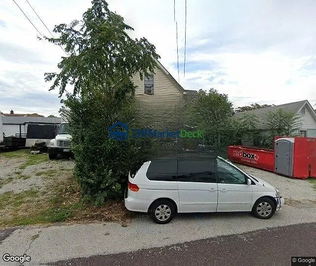 Off-market house in St. Louis, Missouri — 3 beds, 1 bath, $34,900 - Blurred background Image