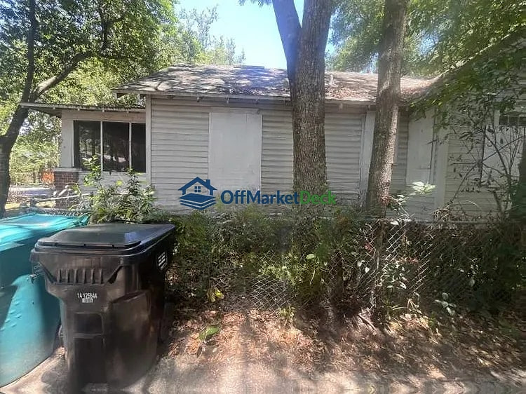 Off-market house in Orlando, Florida — 3 beds, 1 bath, $349,990 — photo 2 of 8