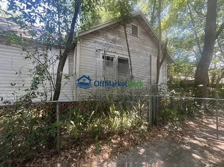 Off-market house in Orlando, Florida — 3 beds, 1 bath, $349,990 — photo 3 of 8