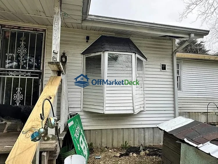 Off-market house in Freetown, Indiana — 3 beds, 1 bath, $89,800 — photo 2 of 8