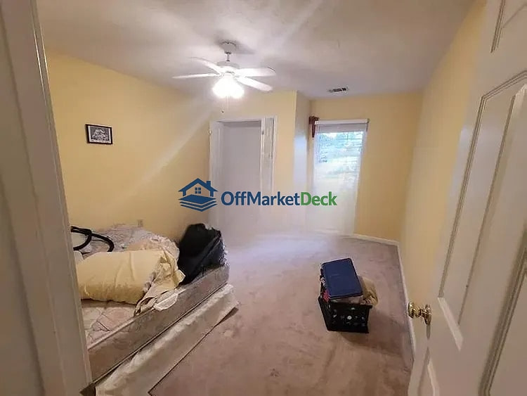 Off-market house in Palmetto, Georgia — 3 beds, 3 baths, $188,000 — photo 7 of 8