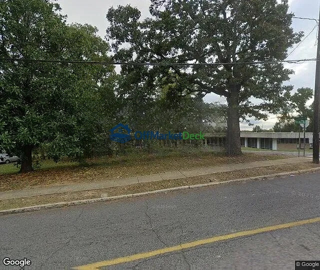 Off-market house in Birmingham, Alabama — 3 beds, 1 bath, $20,000 — photo 2 of 3