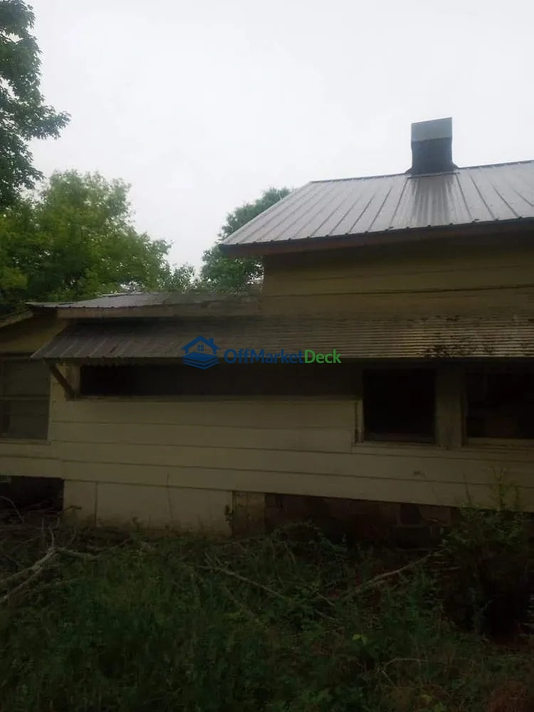 Off-market house in Summerville, Georgia — 2 beds, 1 bath, $68,500 — photo 3 of 8